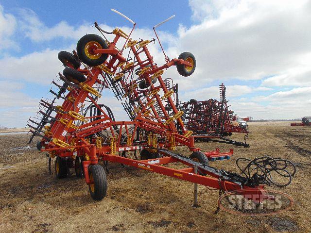 2005 Bourgault 8810_1.jpg